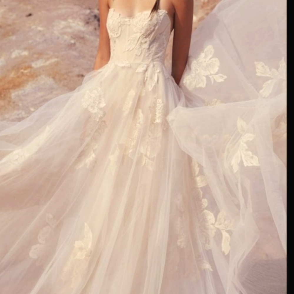 WILLOWBY BY WATTERS size 4 Wedding Dress